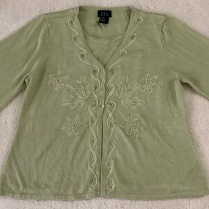 R.Q.T Embroidered Ladies Career Top 3/4 Sleeve Size Petite XL Green Button Up